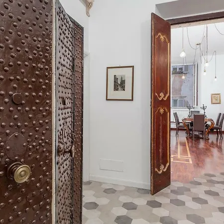 Palazzo Del Duca Piazza Navona 招待所 3*